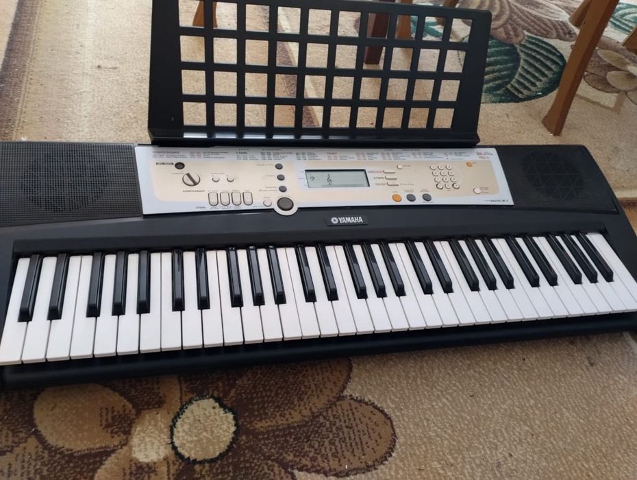 Синтезатор YAMAHA в хорошому стані