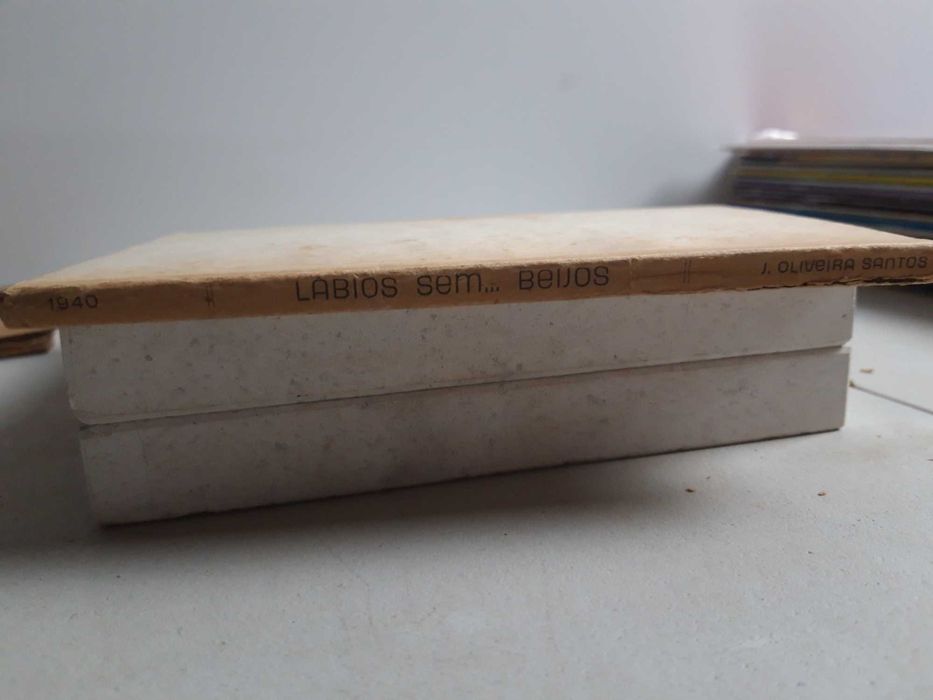 Livro PA-1 - J. Oliveira Santos - Lábios sem Beijos