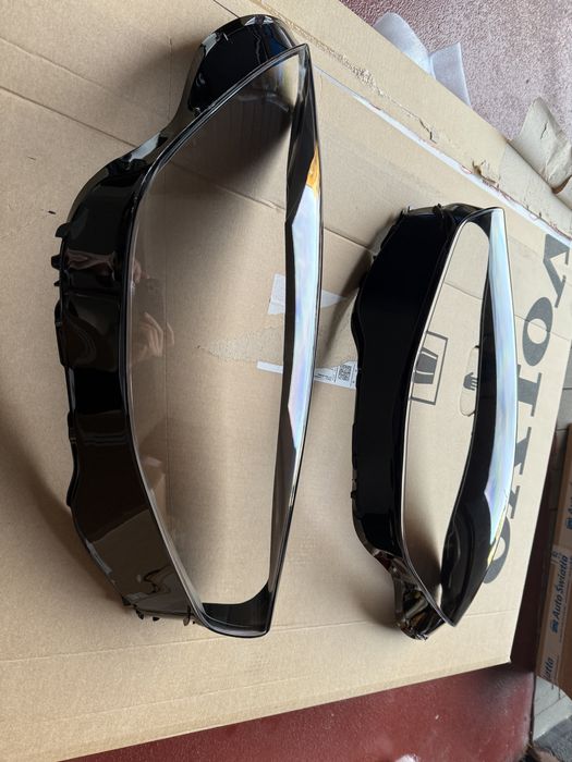 Скло фари Volvo XC40 C40 22-25рік