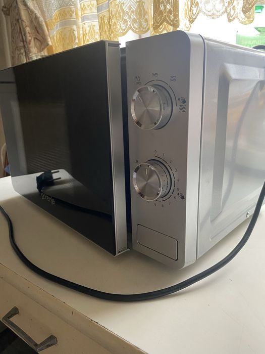 Продам мікрохвильову піч (НВЧ) Gorenje MO 17 E1S