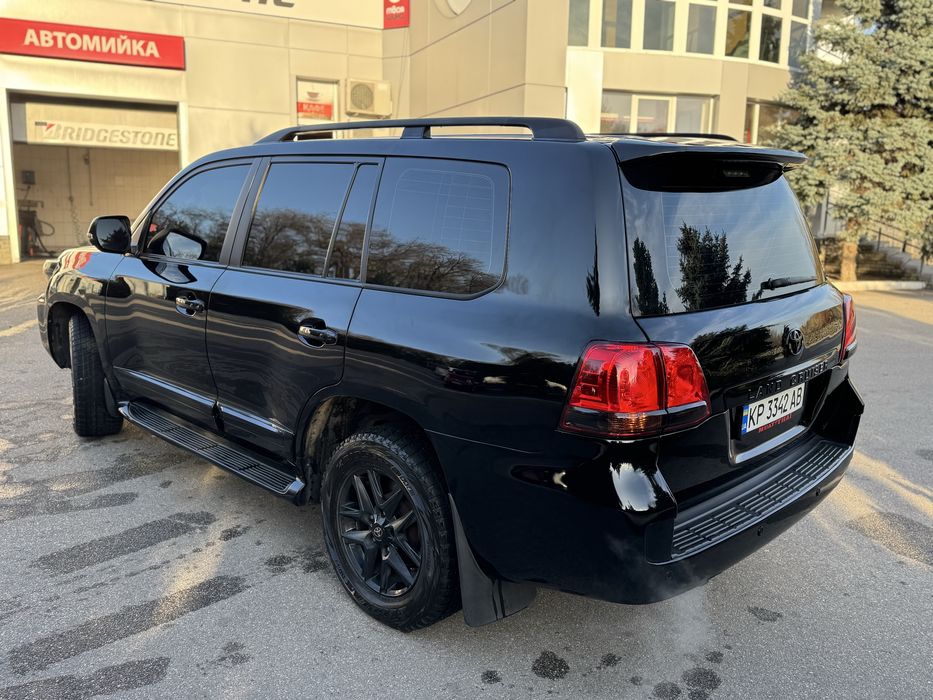 Продам ланкрузер 200