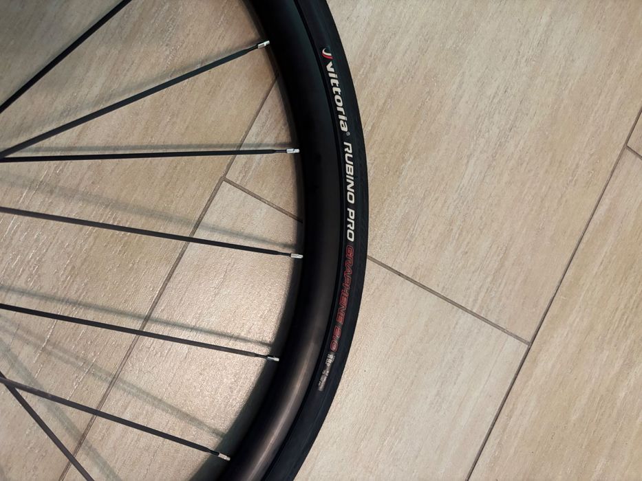 Komplet kół Supra Ra PRO szosa 28 cali. Z oponami Vitoria Rubino 28c.