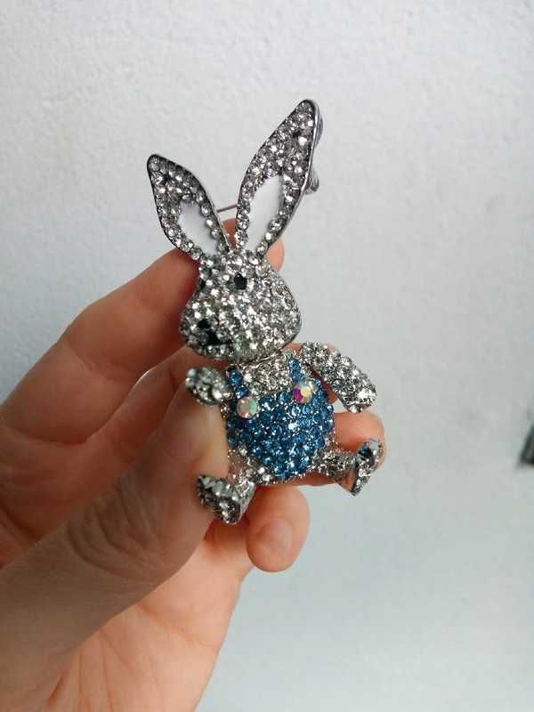 Pendente ou broche / alfinete em forma de coelho articulado 3D