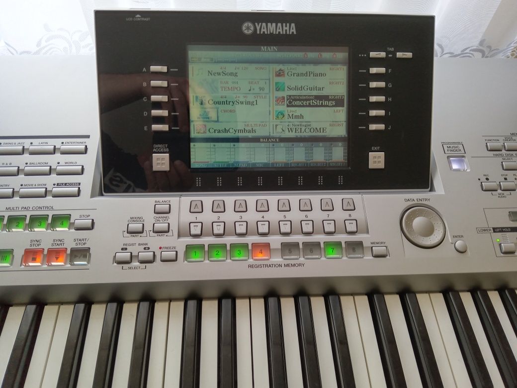 Yamaha Tyros 2 plus nagłośnienie