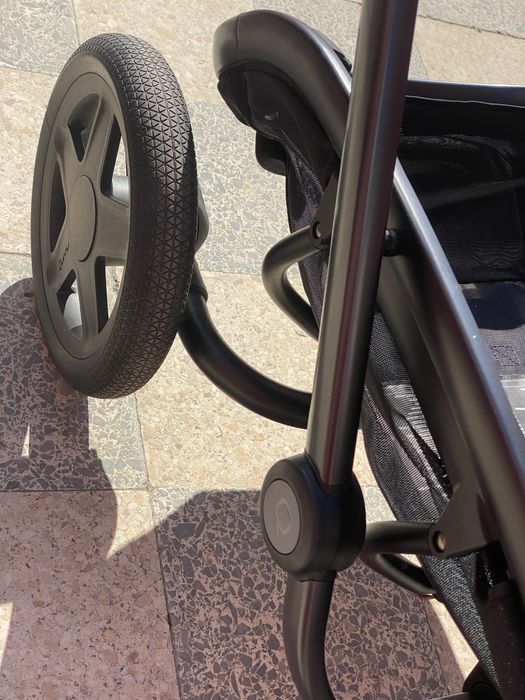 VENDA URGENTE - Chassi Quinny HUBB + cadeira MaxiCosi + Isofix