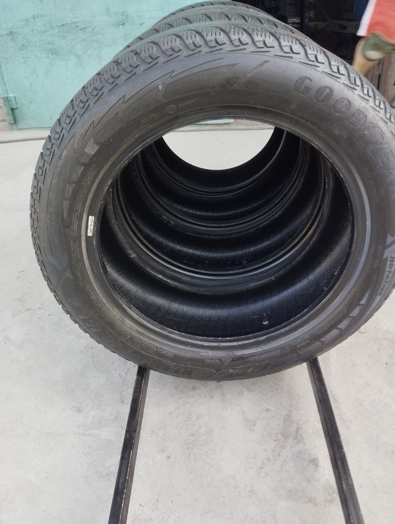 Зимові шини Goodyear 225/55/17