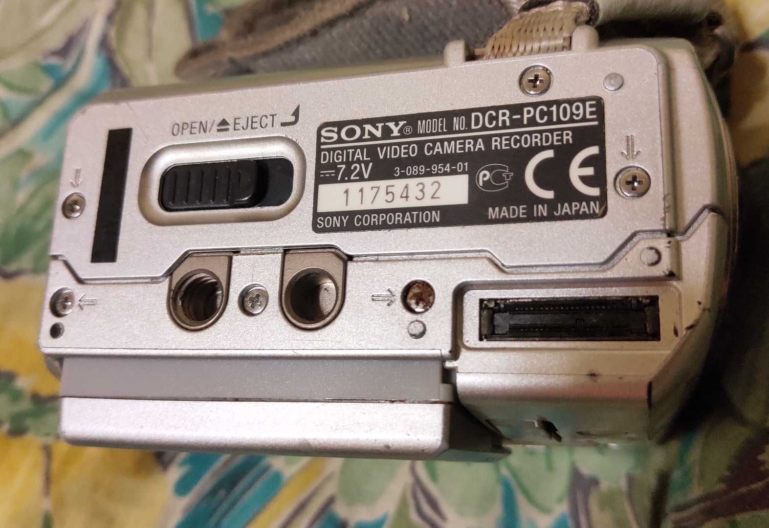 Видеокамера под миникассету Sony DCR-PC109E