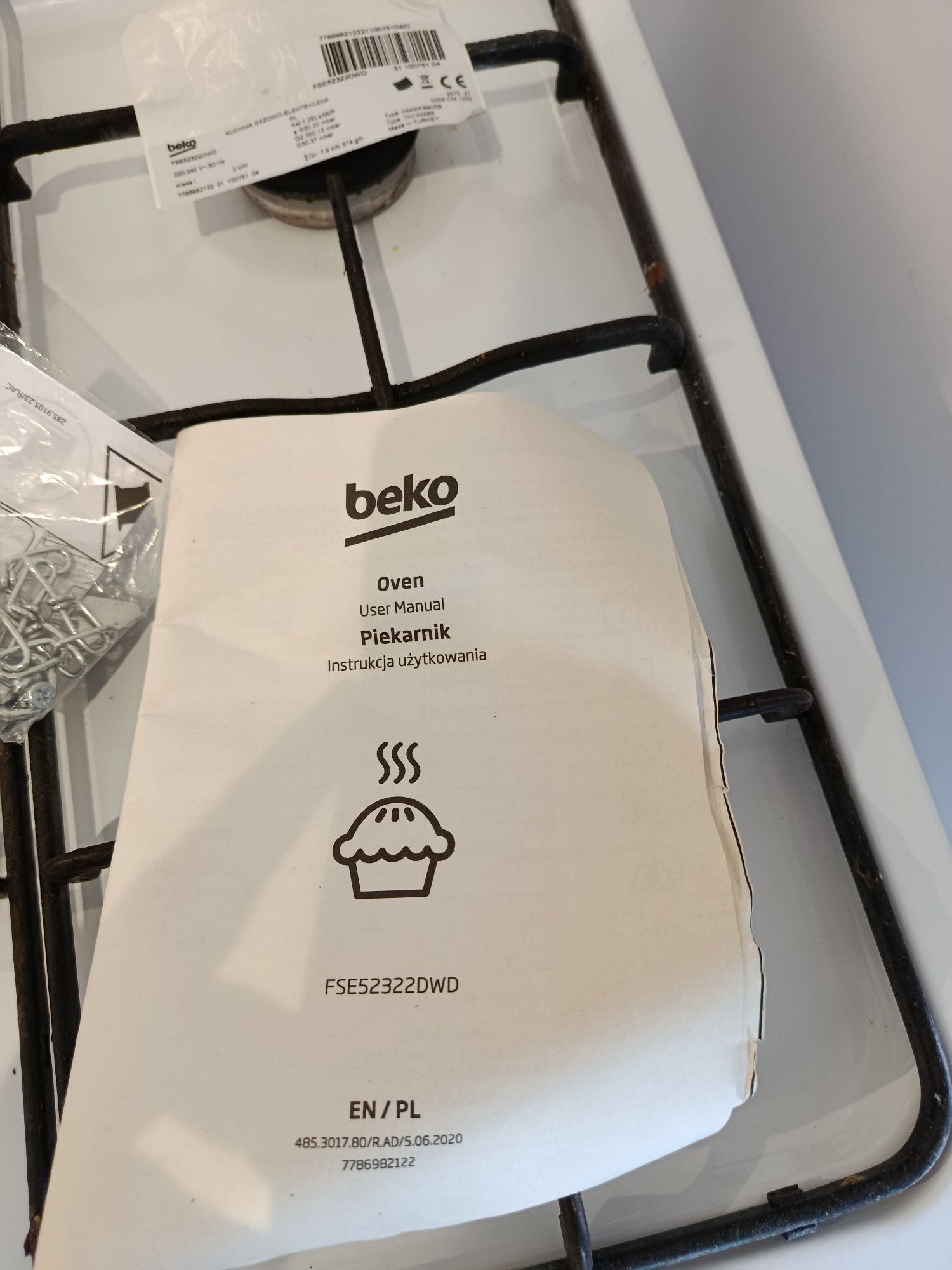 Kuchnia BEKO FSE52320DWD czyszczenie parowe piekarnika, termoobieg