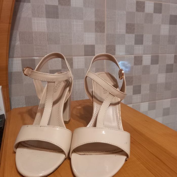 Босоніжки жіночі 38 розмір