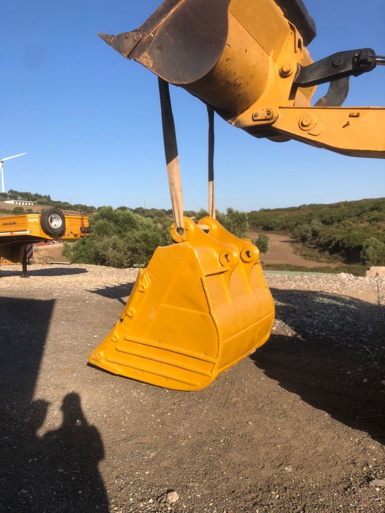 Vendo  balde reforçado para pedra de giratorias de 40 a 60 tons