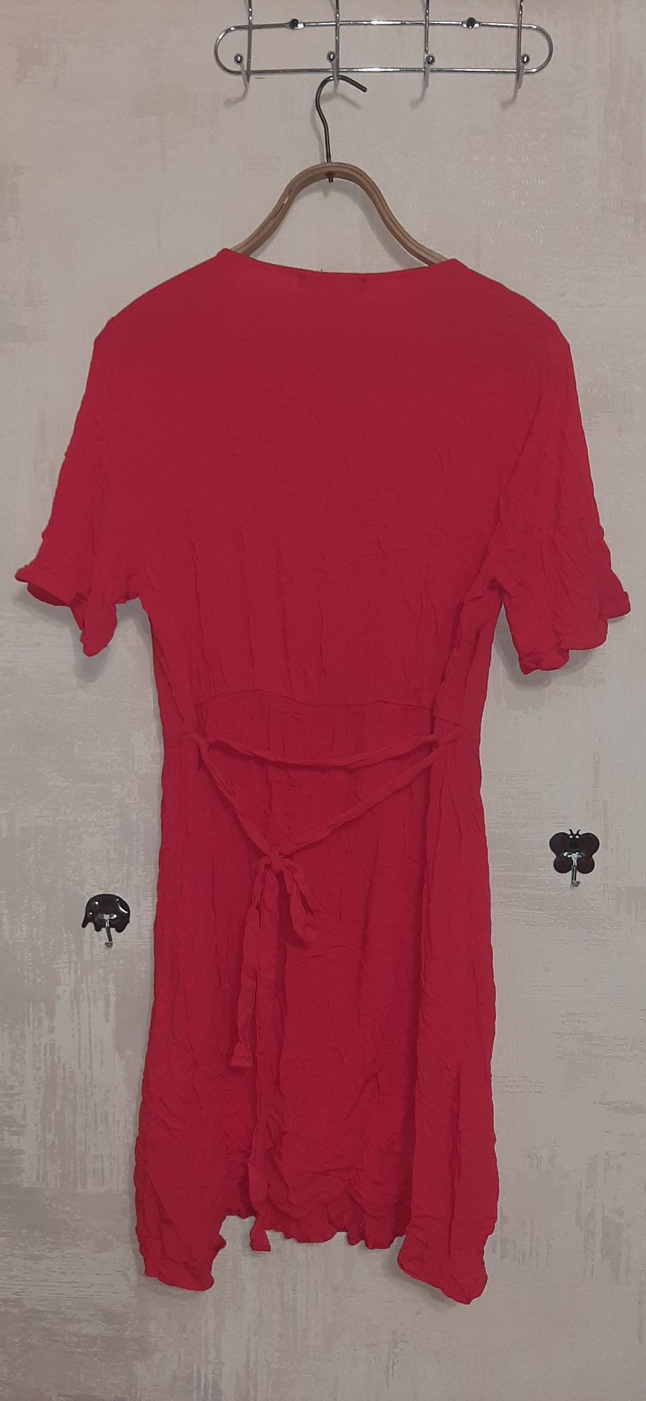 Нова сукня червоного кольору