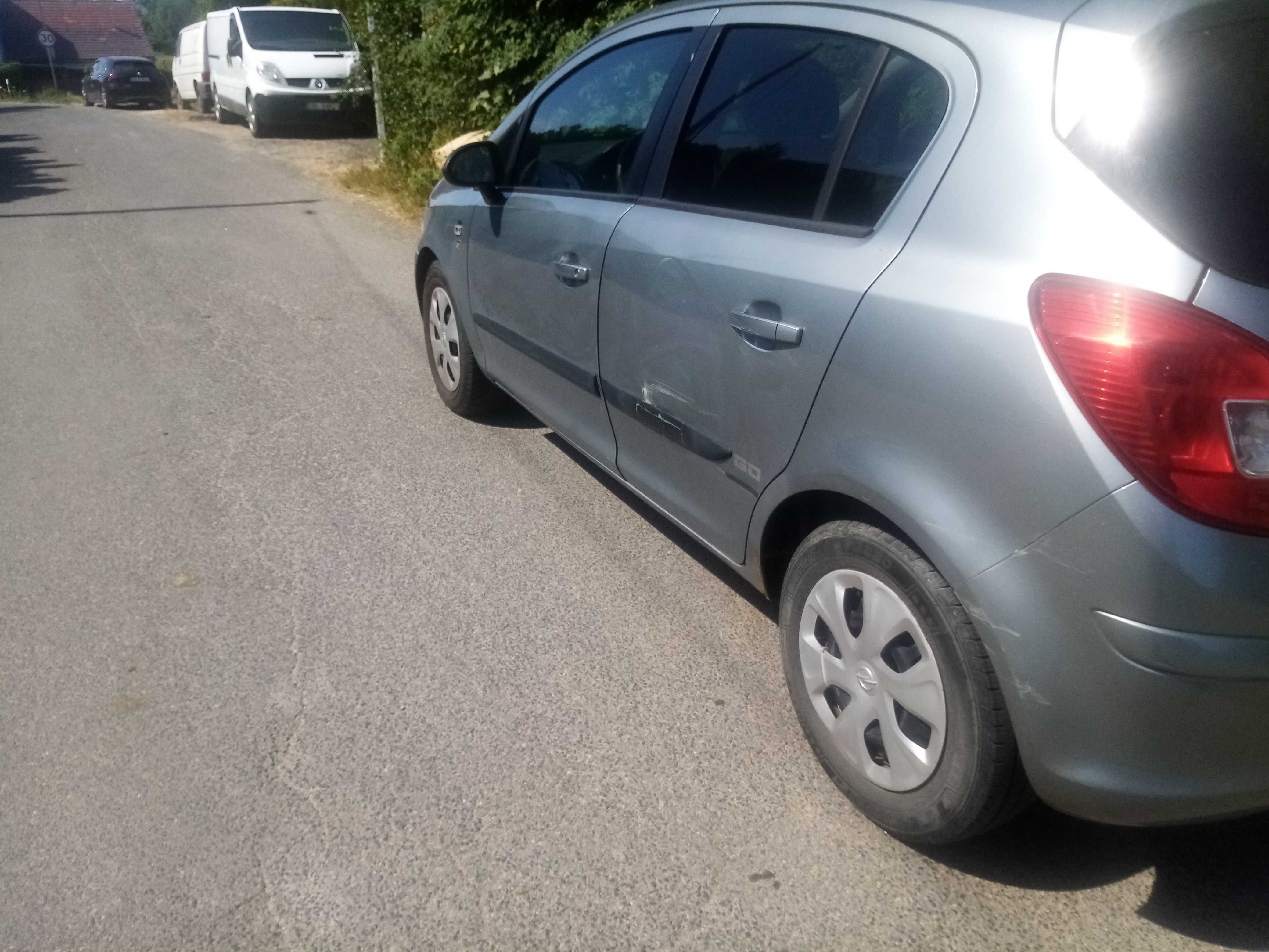 Corsa 2010 R  1,4 Benz klima, bagażnik na rowery