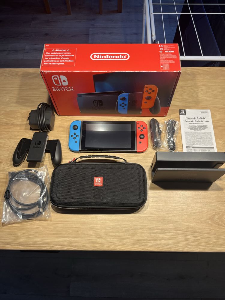 Nintendo Switch w bdb stanie mało używane wraz z calym zestawem .