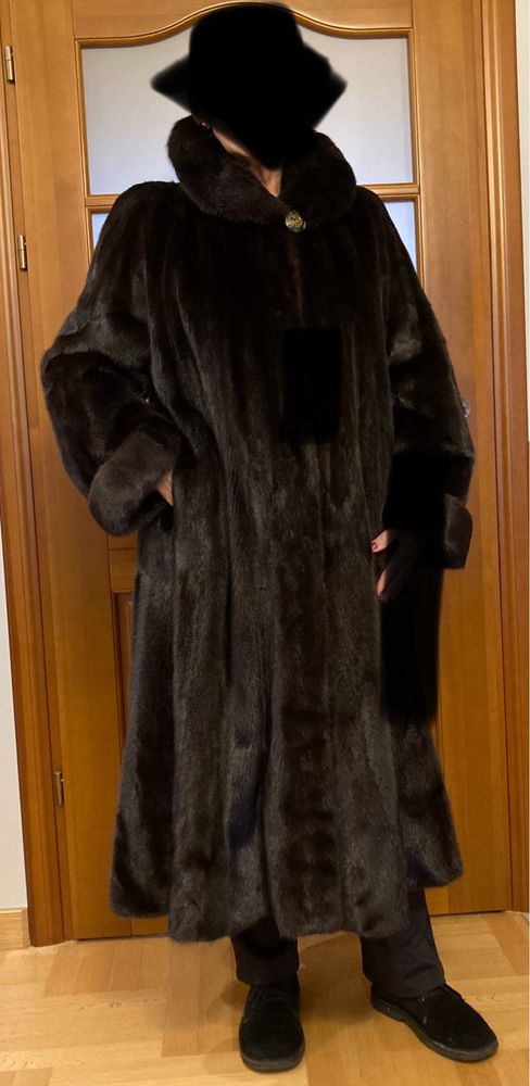 Sprzedam futro z norek czarnych damskie.