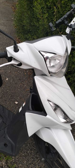 Suzuki Adress 125 com top case