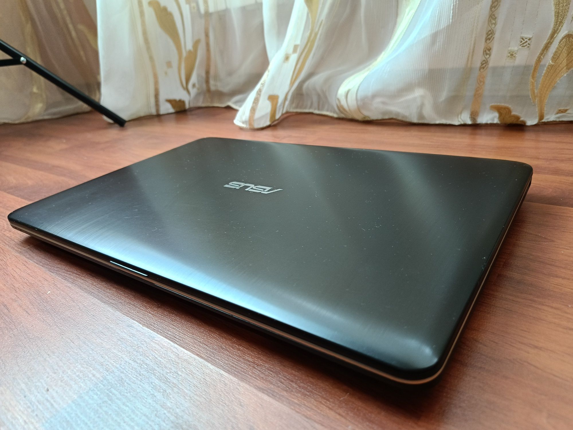 Сучасний Asus Vivobook MaX  2023 стан нового