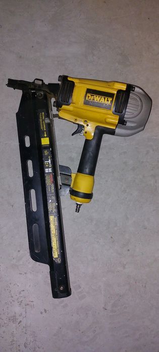 Цвяхозабивач. Dewalt.Пневмопістолет для цвяхів 50-90 Каркасний пневмоп