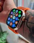 Smartwatch pomarańczowy pasek