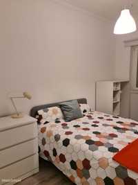 423742 - Quarto com cama de casal