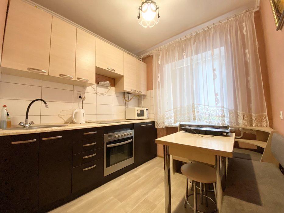 2-Кімнатна вул. Гайдамацька 9. (Струтинської 9)