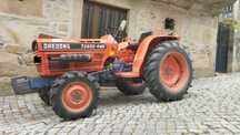 Trator Daedong T2600 4WD + 2 alfaias em ótimo estado