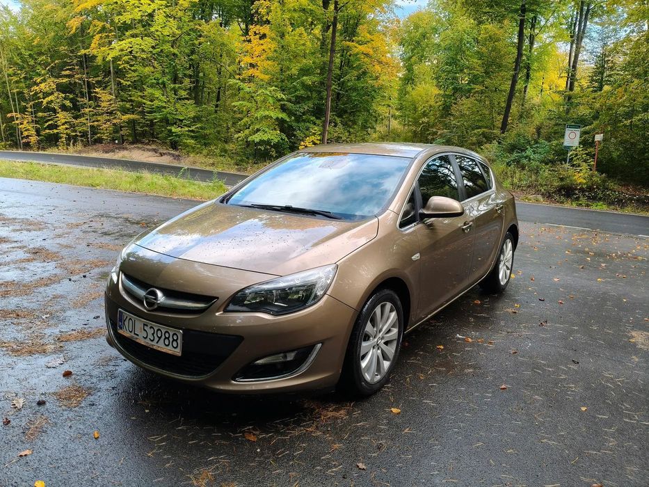 Opel Astra 1.4 benyzna 140KM Oryginalny przebieg 138 tys km