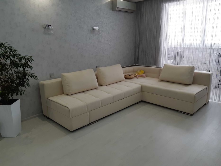 Продам кутовий диван Blest (модель Дженезі)