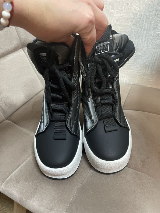 Зимові черевики на дівчинку