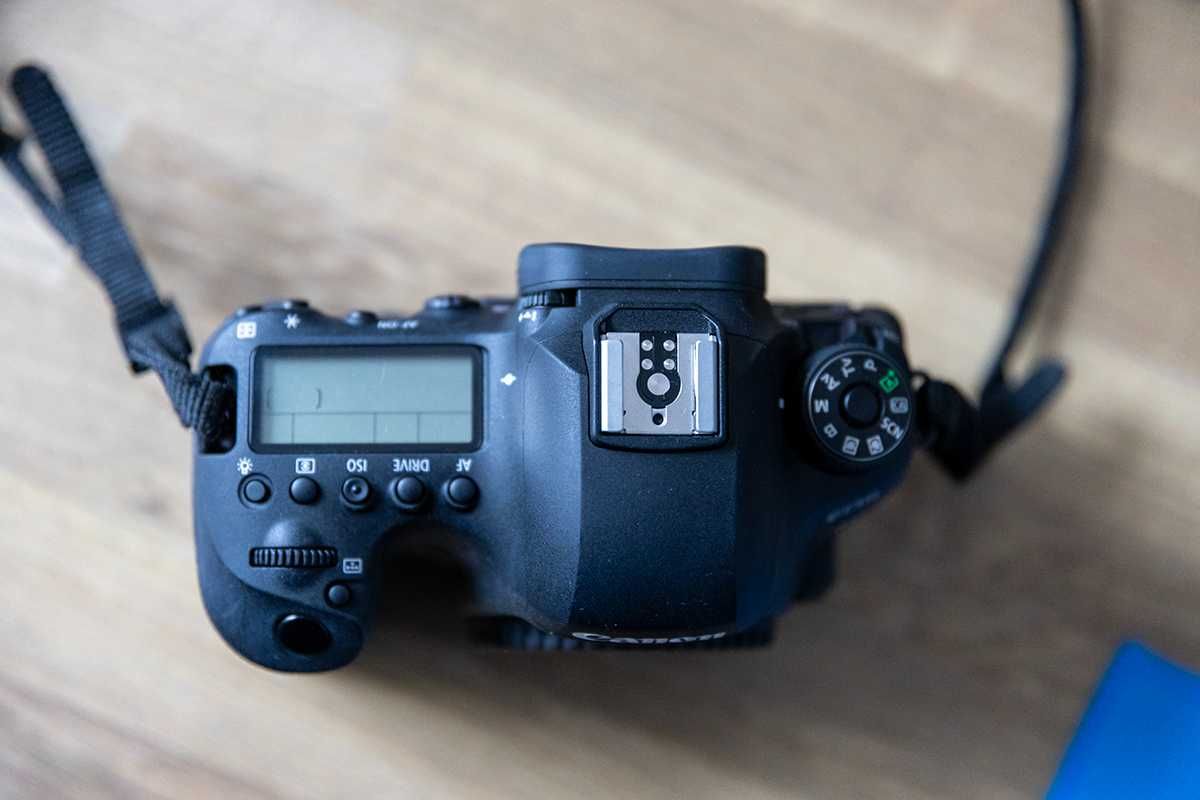 6D Mark II - używany rok