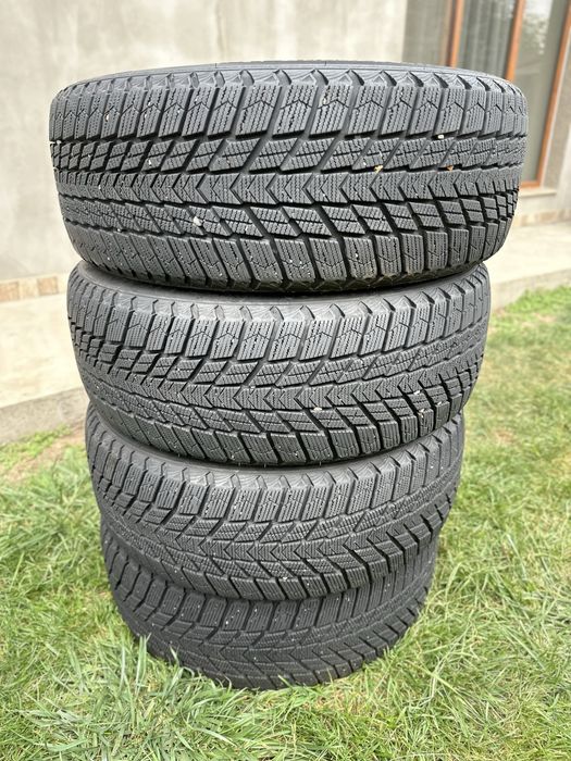 Комплект зима 90% Roadstone 215/55 R17