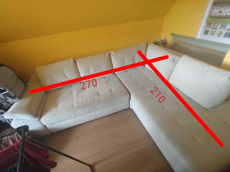 Duży beżowy narożnik z funkcją spania