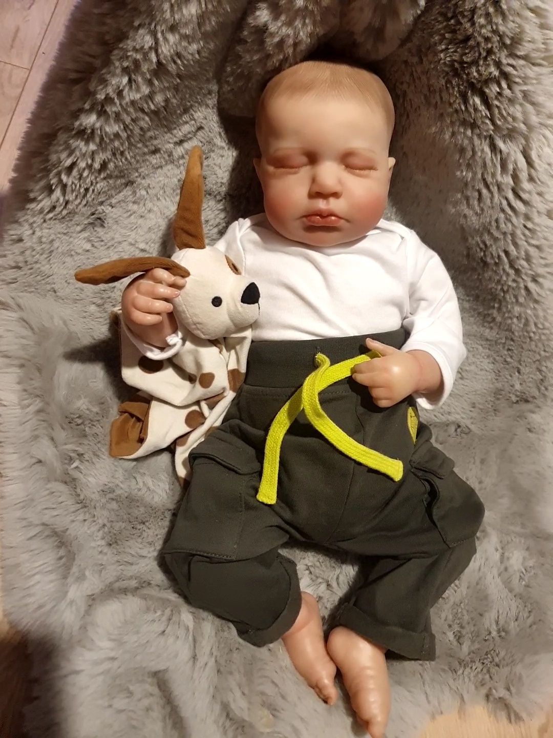 Realistyczna lalka typu Reborn śpiący bobas 53 cm nowa chłopiec