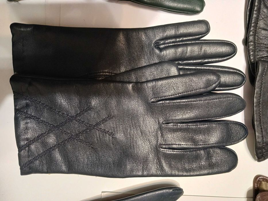 Рукавички шкіряні, замшеві та шерстяні чоловічі та жіночі