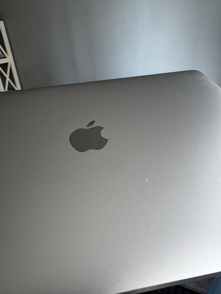 Mac 13’ 2020, intel core i3. 8/256 gb