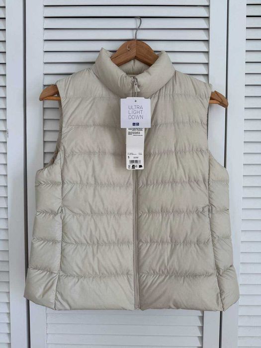 Молочна пухова безрукавка Uniqlo ultra light down