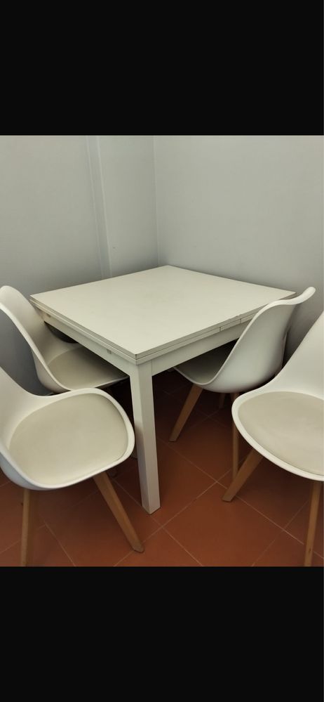 Mesa e cadeiras ikea