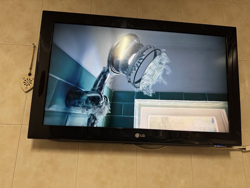 Vendo tv da marca LG.