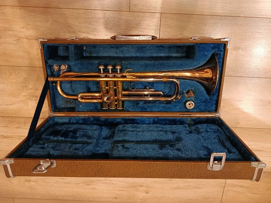 Trąbka Yamaha ytr 332 oryginalny futerał i ustnik 11b4