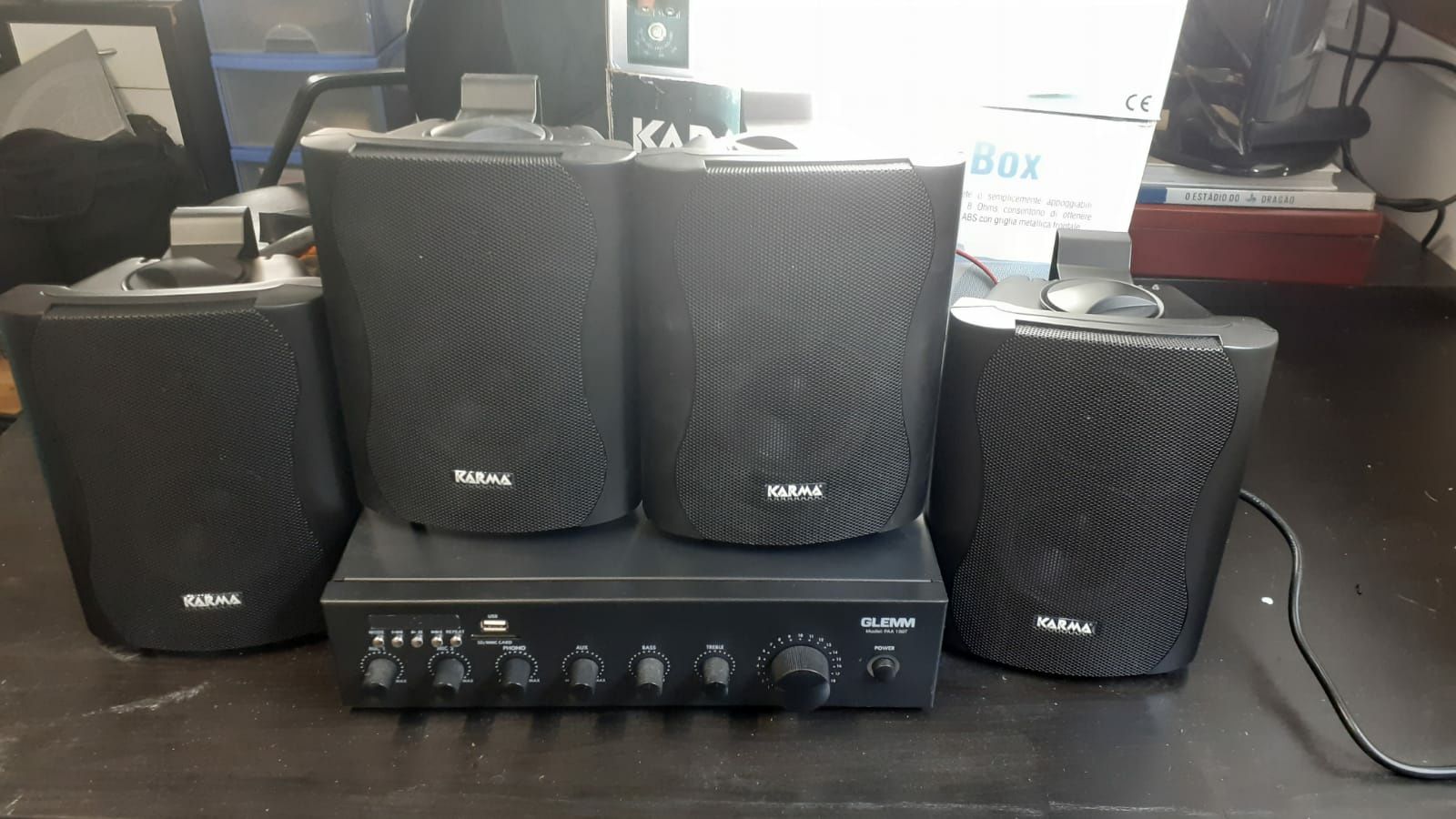 Amplificador de som e 4 colunas