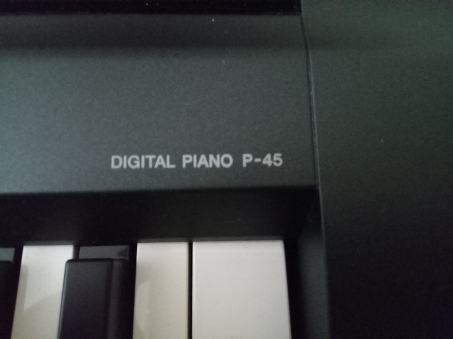 Piano yamaha p45
