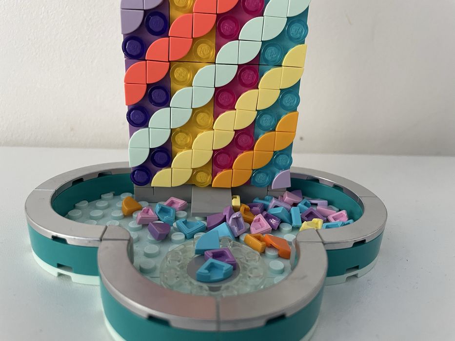 Lego 41905 dots— tęczowy stojak na biżuterię