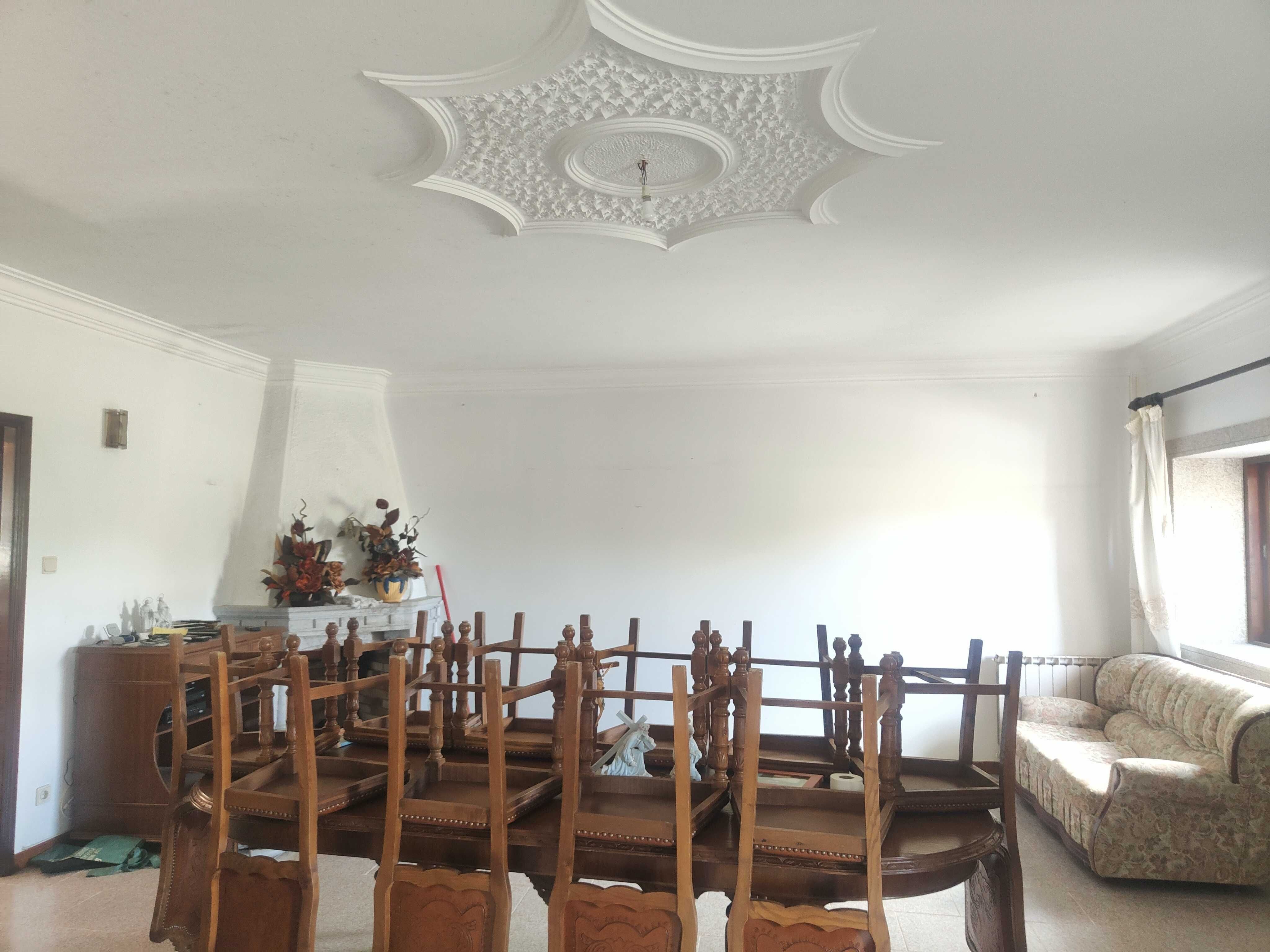moradia tipo V3 com 1400m2 de terreno