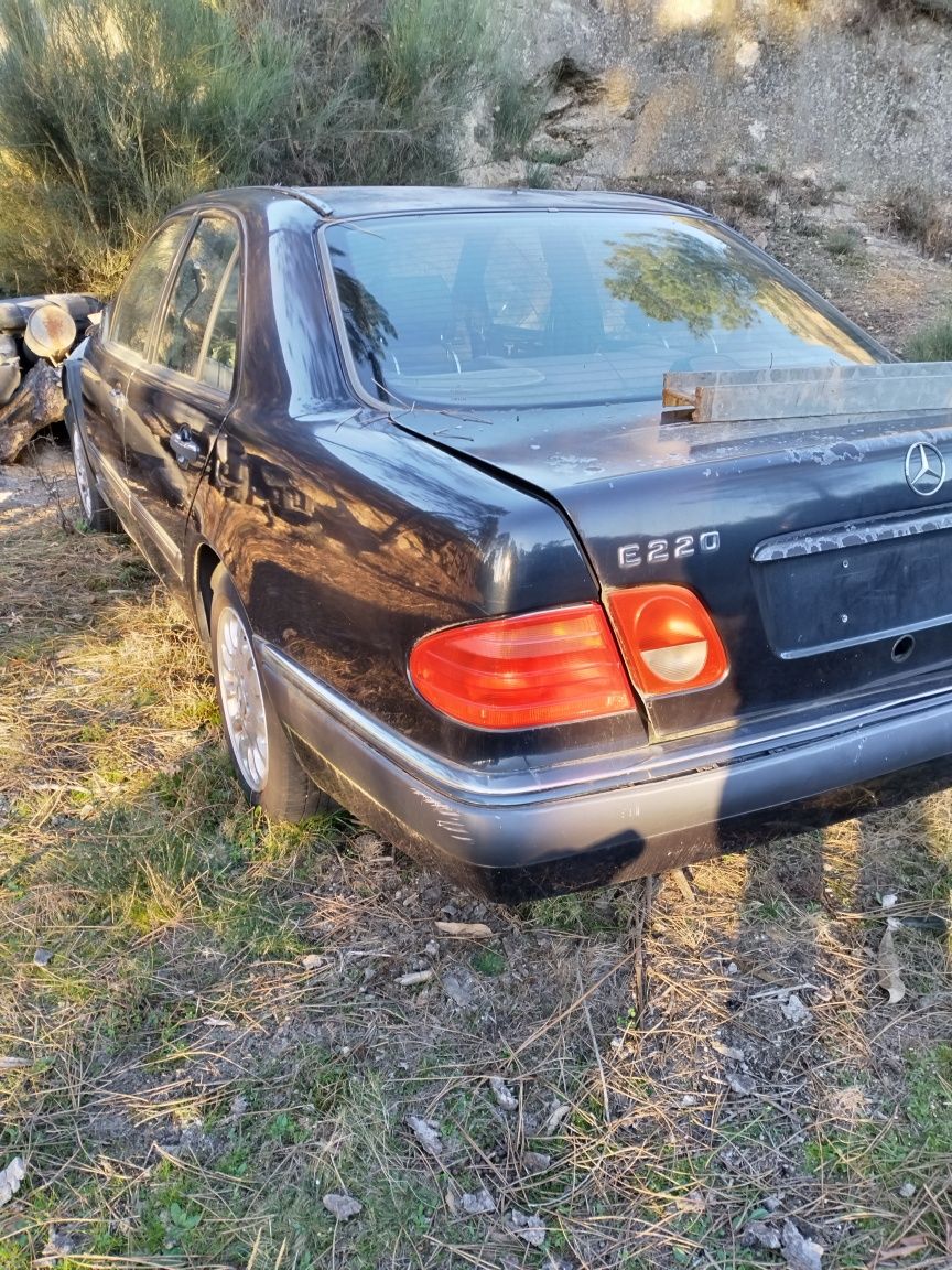 Peças de Mercedes Benz E 220 de 1997