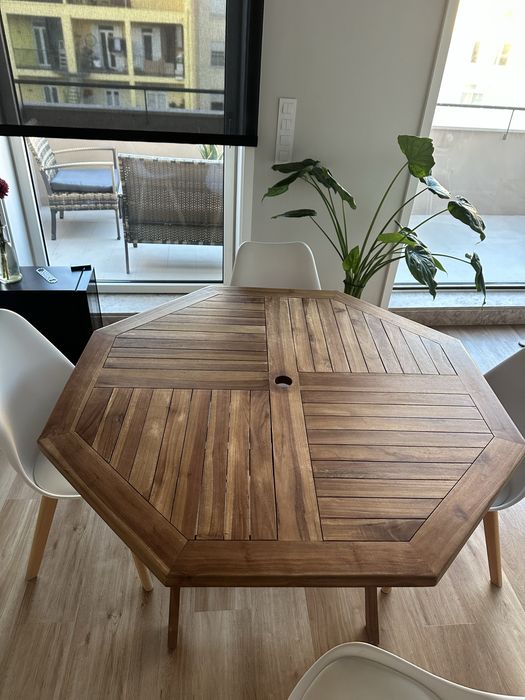 Conjunto mesa e cadeiras