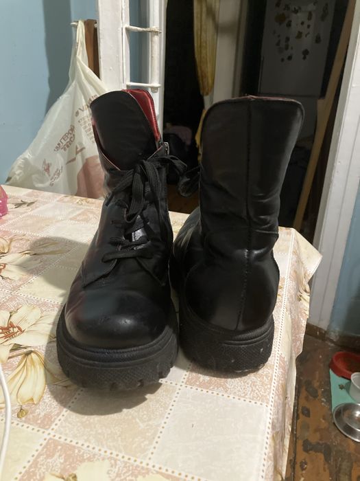 Продам ботинки женские