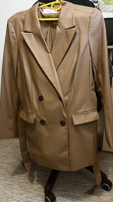 Піджак з екокожи удліньонний Reserved