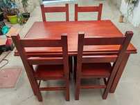 Mesa com 4 cadeiras - madeira maciça