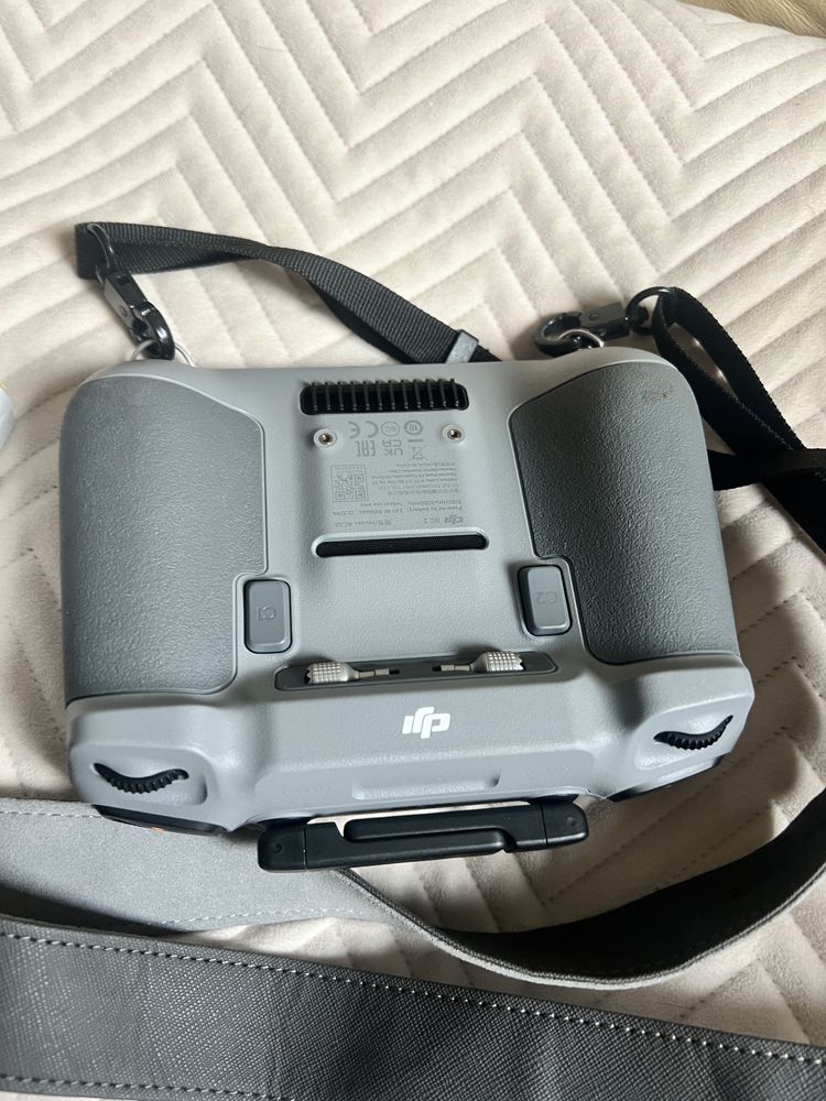 Dron dji mini 4 pro  fly more combo dji care refresh