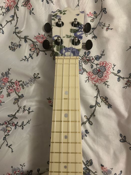 Ukulele wraz z futeralem