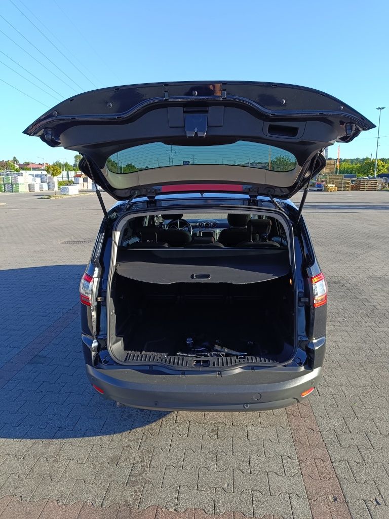 Ford S-Max z hakiem